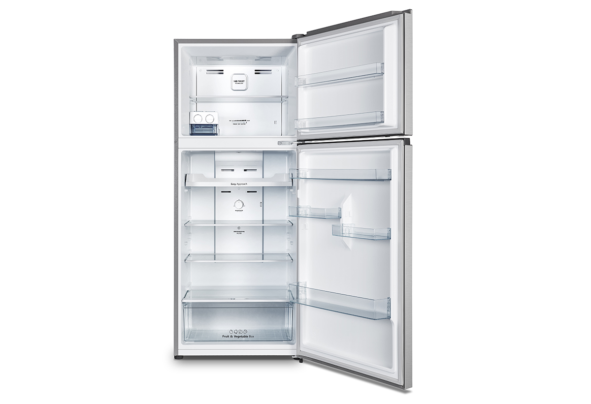 Απεικονίζεται το ψυγείο ανοιχτό.